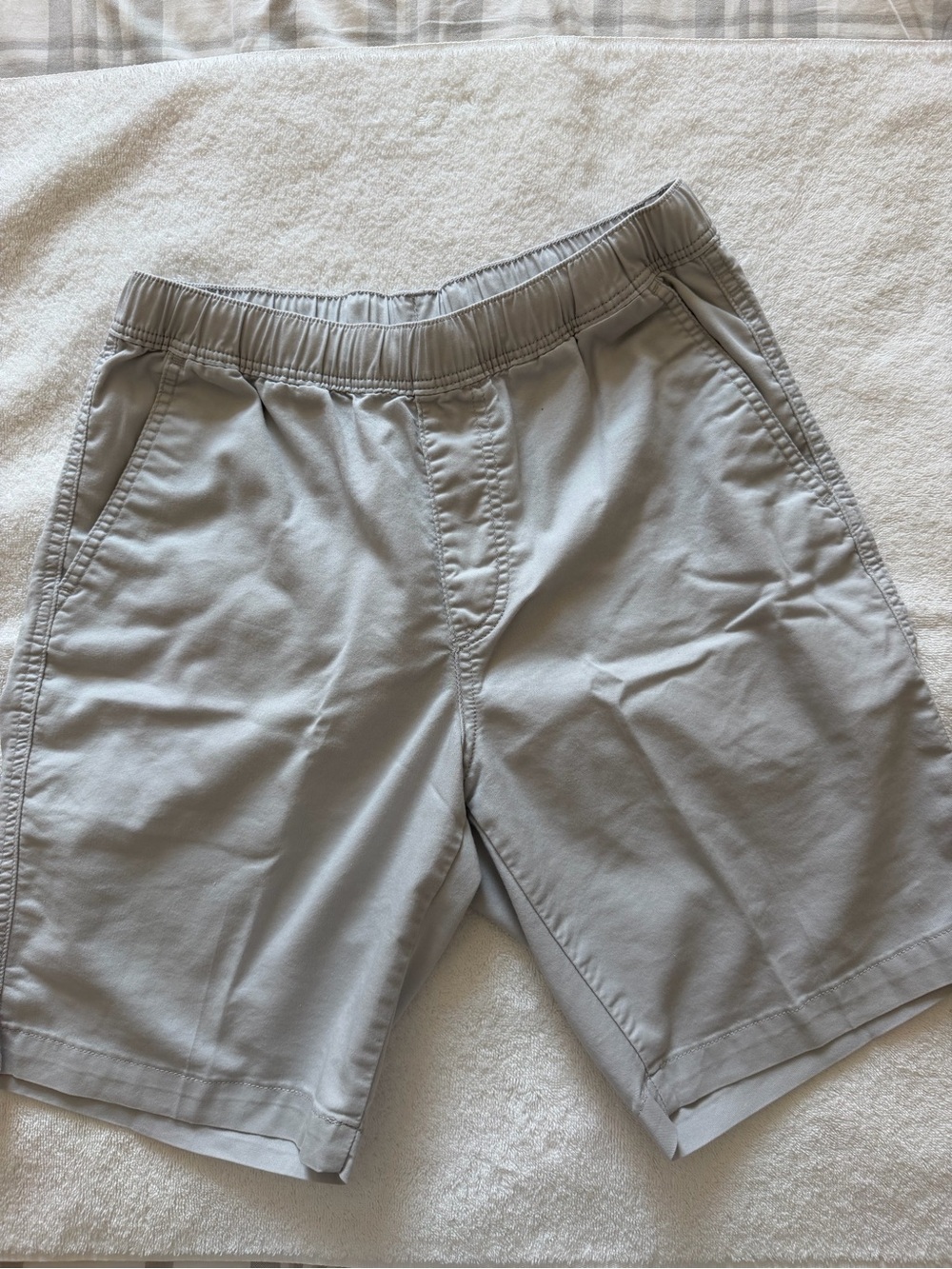 Uniqlo Men's Light Gray Athletic Elastic-Waist Shorts